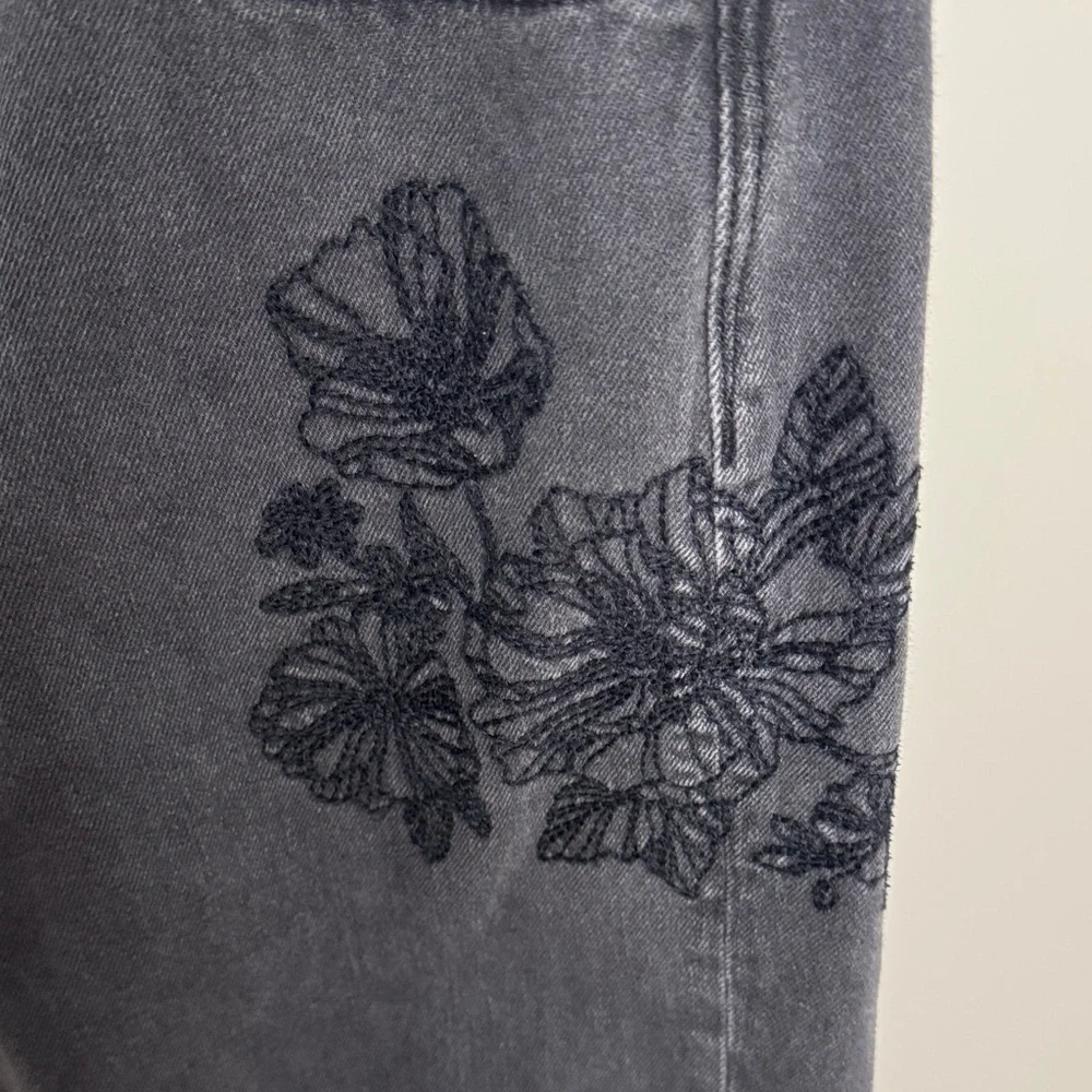American Eagle Outfitters Charcoal Jeans with Black Floral Pattern - Picture 3 of 12